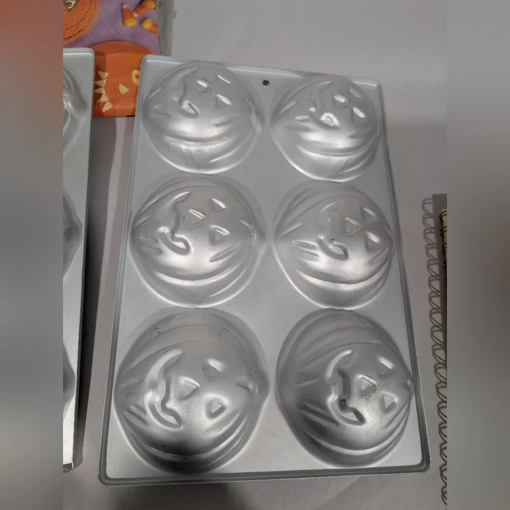 Vintage 1989 Wilton Mini Pumpkin Cake Pan - Silver